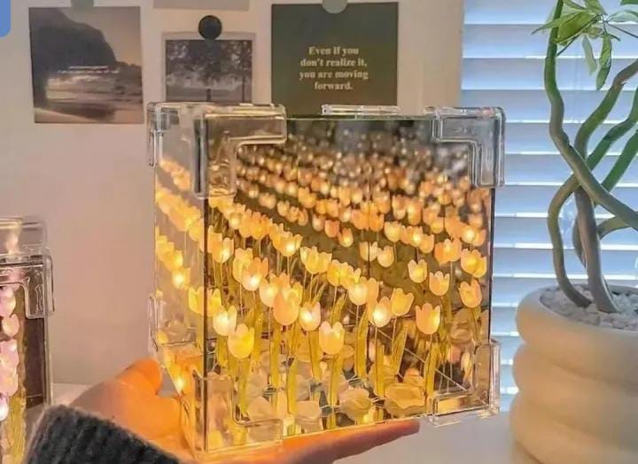 Tulips Cube Lamp